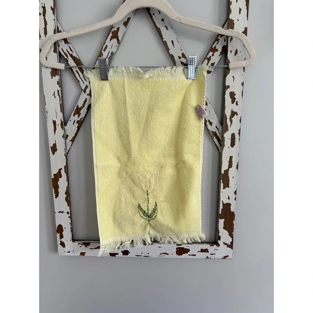 VTG Yellow Embroidered Flower Hand Finger Tip Towel